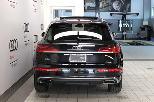 Mythos Black Metallic 2023 Audi Q5 45 S line quattro Premium