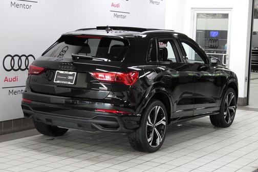 2023 Audi Q3 45 S line Premium
