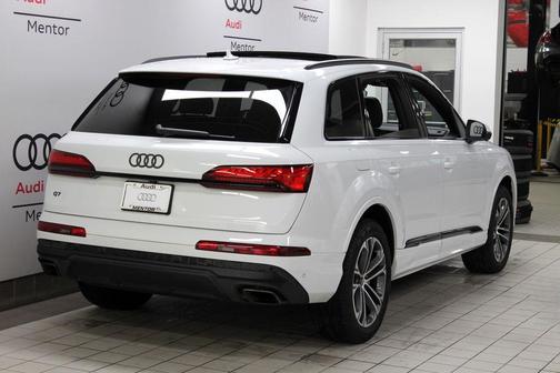 2025 Audi Q7 45 Premium Plus