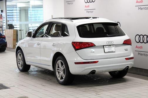 Glacier White Metallic 2017 Audi Q5 2.0T Premium