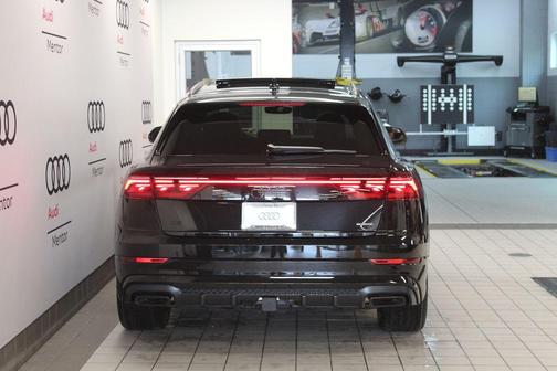 Mythos Black Metallic 2026 Audi Q8 Prestige
