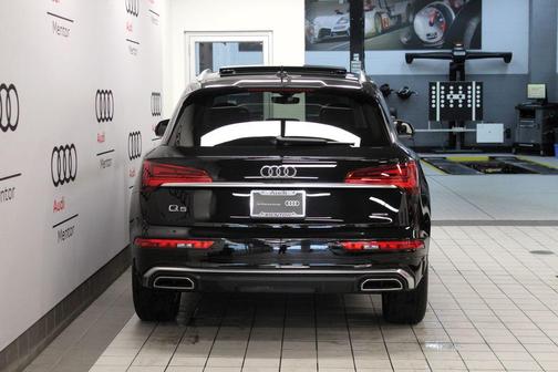 Mythos Black Metallic 2023 Audi Q5 45 S line quattro Premium