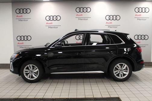 Mythos Black Metallic 2023 Audi Q5 45 S line quattro Premium