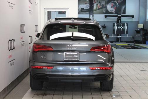 Daytona Gray Pearl Effect 2023 Audi Q5 45 S line Premium Plus