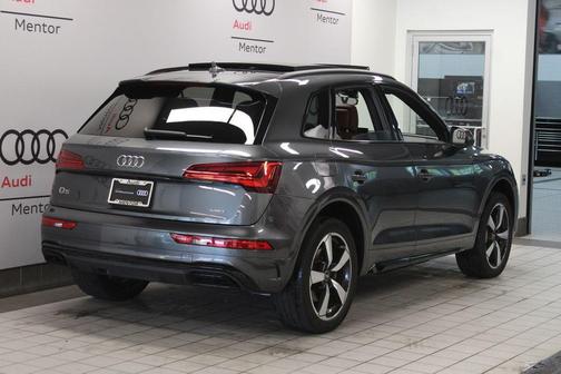Daytona Gray Pearl Effect 2023 Audi Q5 45 S line Premium Plus
