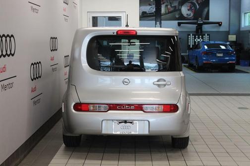 Chrome Silver Metallic 2011 Nissan Cube 1.8