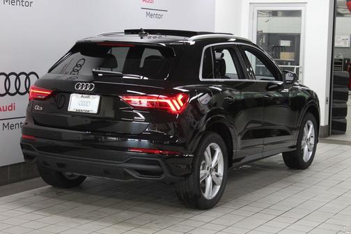 2024 Audi Q3 45 S line Premium