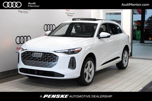 Glacier White Metallic 2026 Audi Q5 PLUS