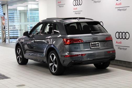 Daytona Gray Pearl Effect 2023 Audi Q5 45 S line Premium Plus