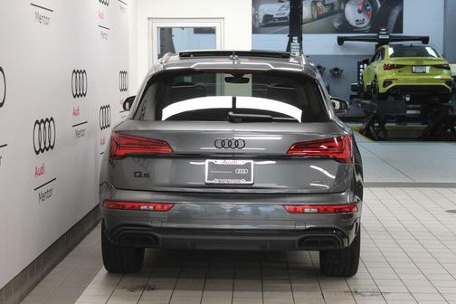 Daytona Gray Pearl Effect 2023 Audi Q5 45 S line Premium Plus