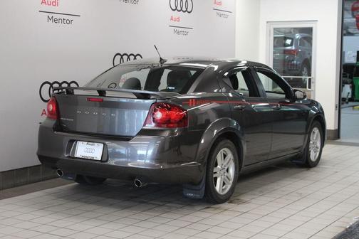 Crystal Metallic 2014 Dodge Avenger SE