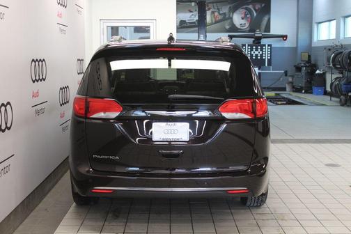 2018 Chrysler Pacifica Touring-L Plus