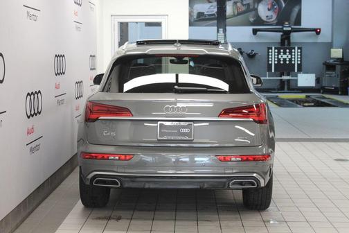 Chronos Gray Metallic 2023 Audi Q5 45 S line quattro Premium