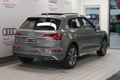 Chronos Gray Metallic 2023 Audi Q5 45 S line quattro Premium