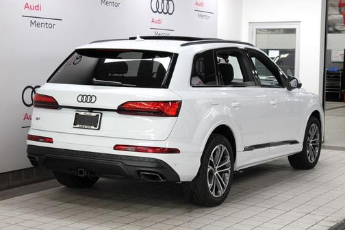 2025 Audi Q7 45 Premium Plus