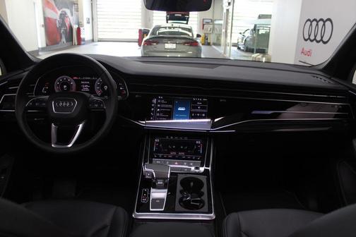 2025 Audi Q7 45 Premium Plus