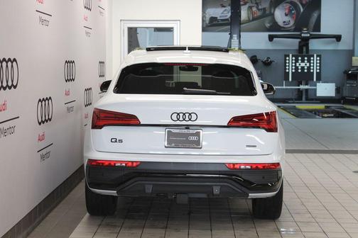 Glacier White Metallic 2023 Audi Q5 45 S line Premium Plus