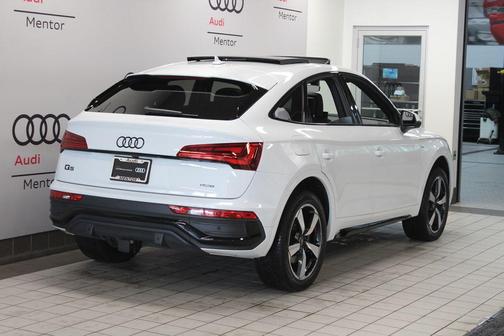 Glacier White Metallic 2023 Audi Q5 45 S line Premium Plus