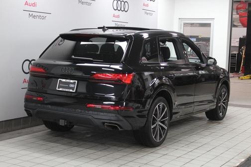 2025 Audi Q7 45 Premium Plus