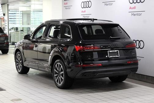 2023 Audi Q7 45 Premium Plus