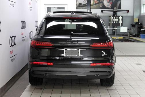 2023 Audi Q7 45 Premium Plus