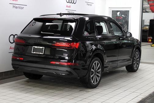2023 Audi Q7 45 Premium Plus