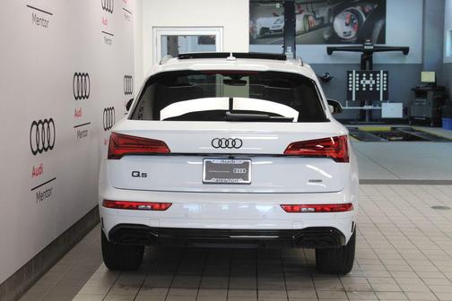 Glacier White Metallic 2025 Audi Q5 45 S line quattro Premium