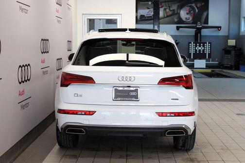 Ibis White 2023 Audi Q5 45 S line quattro Premium