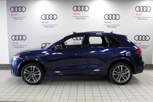 Navarra Blue Metallic 2023 Audi Q3 45 S line Premium