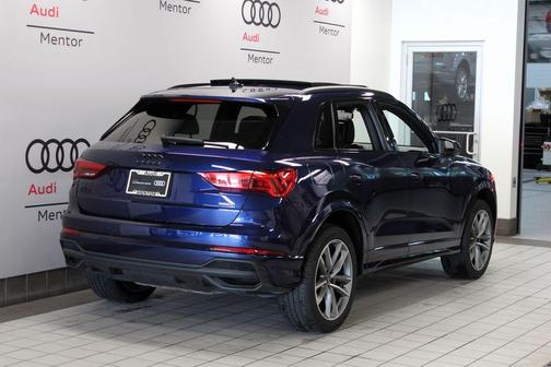 Navarra Blue Metallic 2023 Audi Q3 45 S line Premium