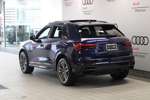 Navarra Blue Metallic 2023 Audi Q3 45 S line Premium
