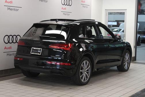 Mythos Black Metallic 2023 Audi Q5 e 55 S line quattro Premium