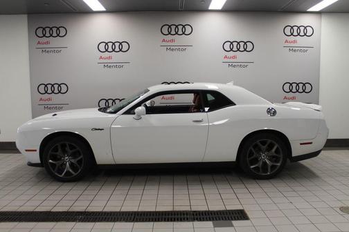 White Knuckle Clearcoat 2017 Dodge Challenger SXT