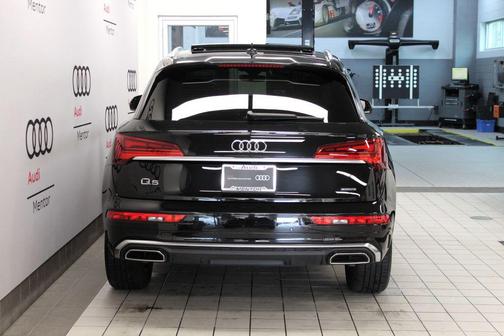 Mythos Black Metallic 2023 Audi Q5 45 S line quattro Premium