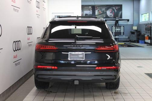 Mythos Black Metallic 2023 Audi Q7 55 Premium Plus