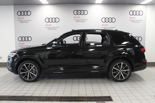 Mythos Black Metallic 2023 Audi Q7 55 Premium Plus