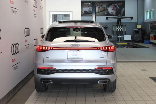 Florett Silver Metallic 2026 Audi Q5 PLUS