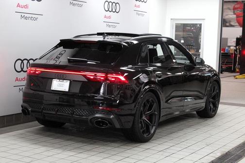 2026 Audi RS Q8 performance