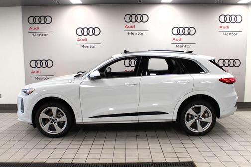 Glacier White Metallic 2026 Audi Q5 PLUS
