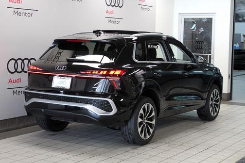 Mythos Black Metallic 2026 Audi Q3 S line
