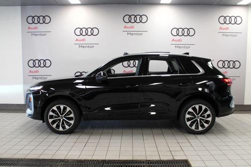 Mythos Black Metallic 2026 Audi Q3 S line