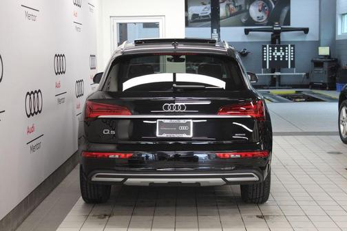 Brilliant Black 2023 Audi Q5 40 Premium