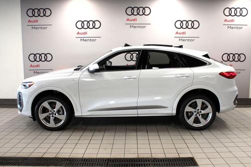 Glacier White Metallic 2026 Audi Q5 Sportback PLUS