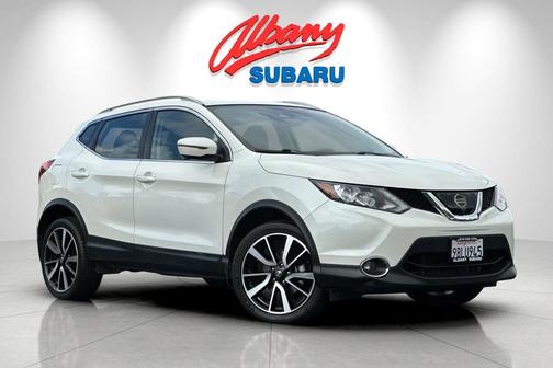 Pearl White 2017 Nissan Rogue Sport SL
