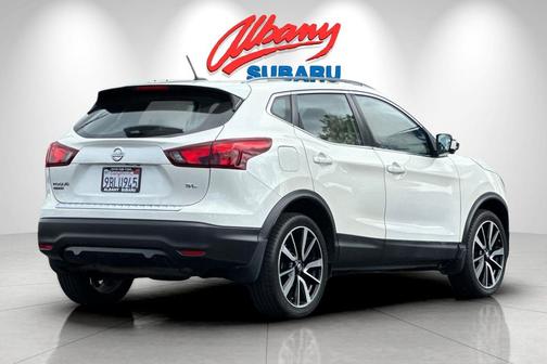 Pearl White 2017 Nissan Rogue Sport SL