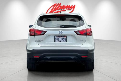 Pearl White 2017 Nissan Rogue Sport SL