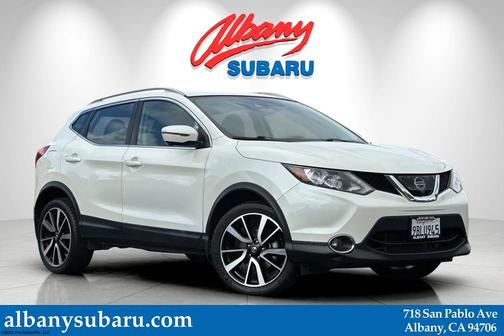 Pearl White 2017 Nissan Rogue Sport SL