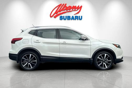 Pearl White 2017 Nissan Rogue Sport SL