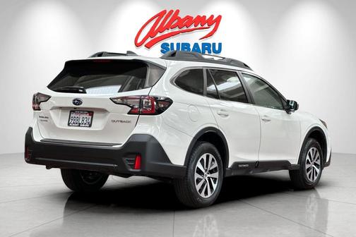 Crystal White Pearl 2022 Subaru Outback Premium