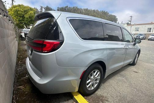 Silver Mist Clearcoat 2023 Chrysler Pacifica Touring L